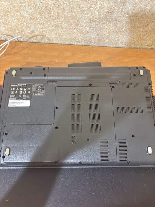 Ноутбук emachines Е528