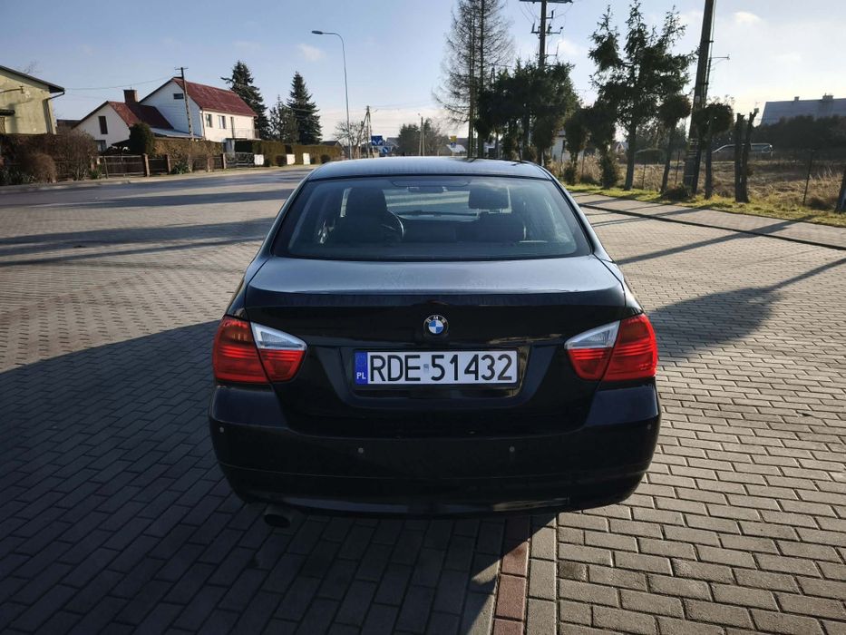 BMW E90 318i 129 KM 2007 rok sedan