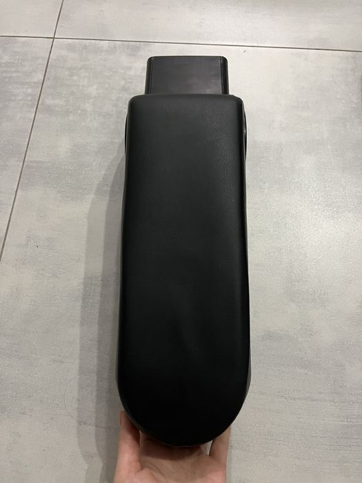 Підлокітник шкіряний Golf 4,Skoda