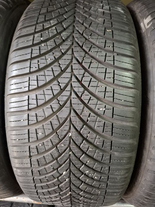 225/40/18 Goodyear M+S
