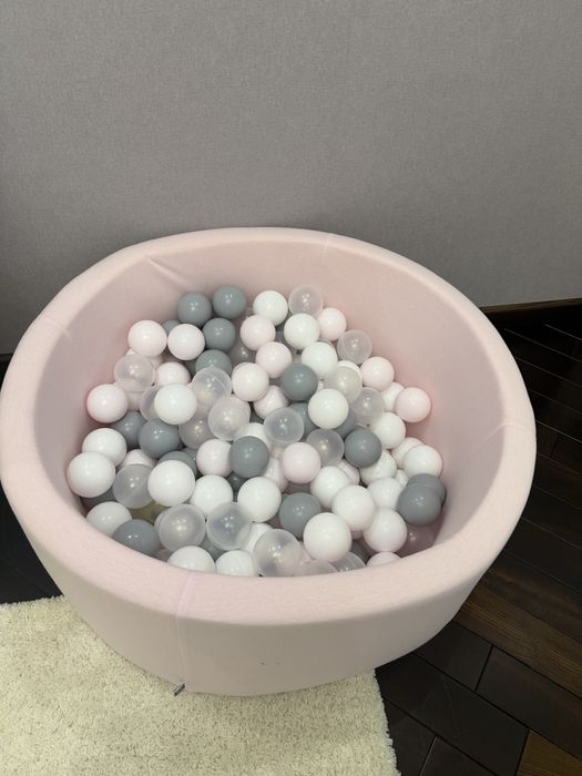 Сухий басейн з кульками