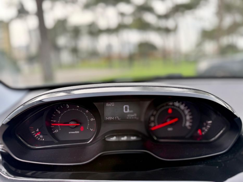 Peugeot 208 1.0 Gasolina Ano 2013 impecável