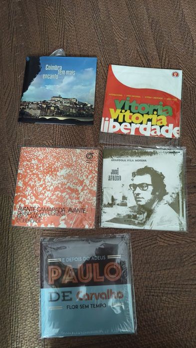 Paulo de Carvalho novo 
José Afonso 
Coimbra tem mais encanto 
Avante Camarada 
Vitoria Liberdade 
Capas e discos muito bom estado
15€