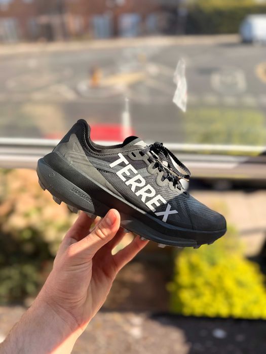 Кросівки Adidas Terrex Agravic Speed у чорному кольорі мають легку конструкцію для швидкого бігу по стежках Оригінал Є 400 пар в наявності див інші