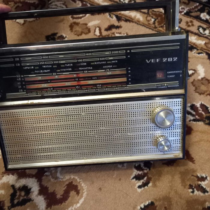 Радіоприймач VEF 202 з батарейками, робочий
