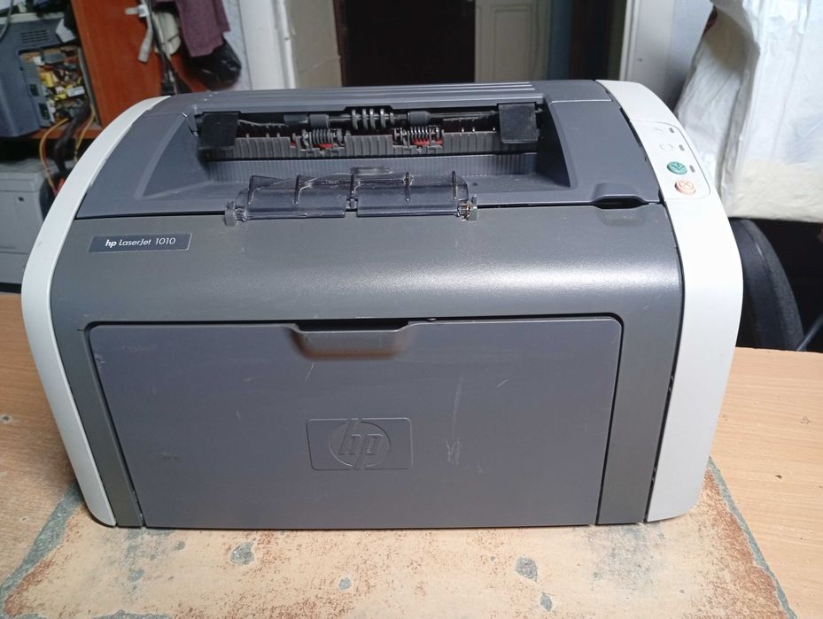 Лазерний принтер HP LaserJet 1010, заправлений 100%