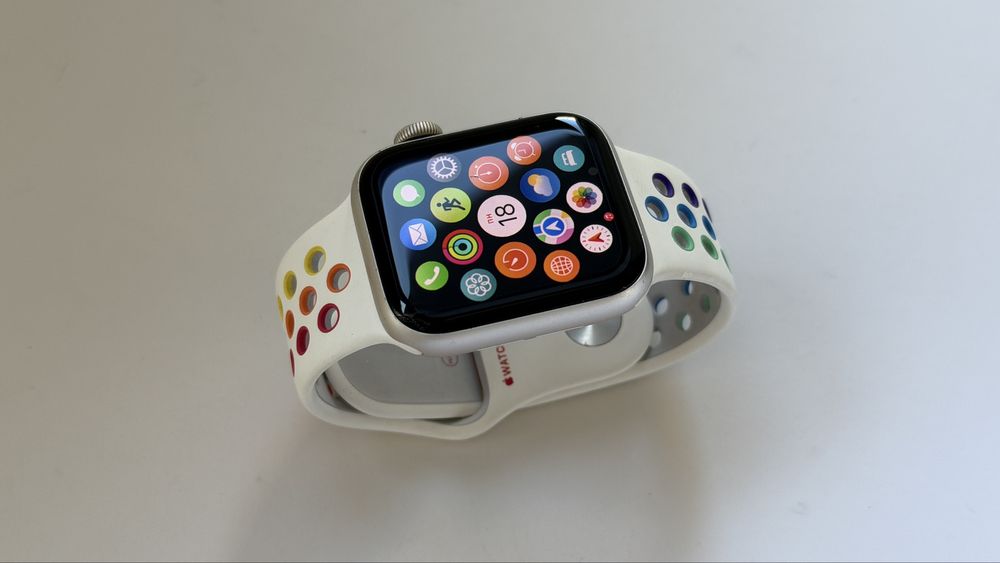 apple watch se nike 40mm - купити телефони та аксесуари - Ціна на