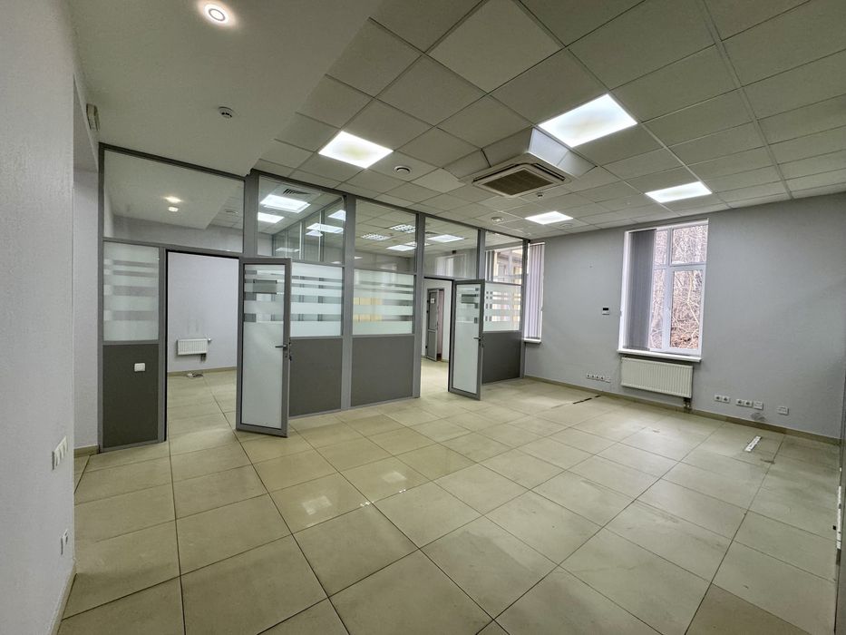 Окремо Стояча Будівля 1 100 (м2) в ЦЕНТРІ