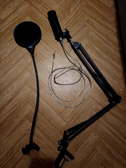 Mikrofon Novox NC-1 + popfiltr i uchwyt