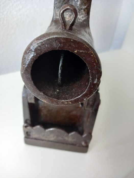 Ferro de Engomar a carvão  ( Alfaiate) Uma Relíquia.