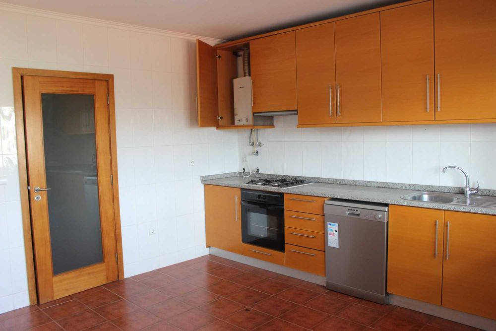 Apartamento T3 em  Rua Frei Caetano Brandão  3720-265 Oliveira de Azemeis.