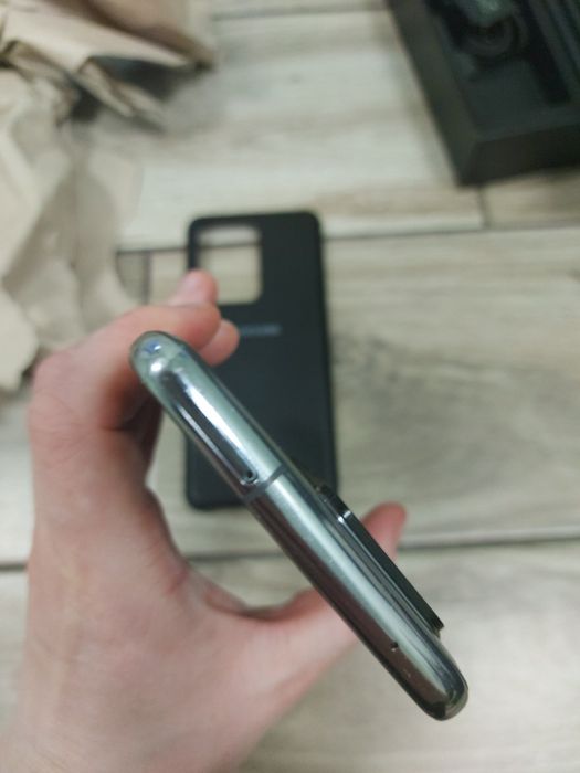 Продам Samsung Galaxy S20 Ultra