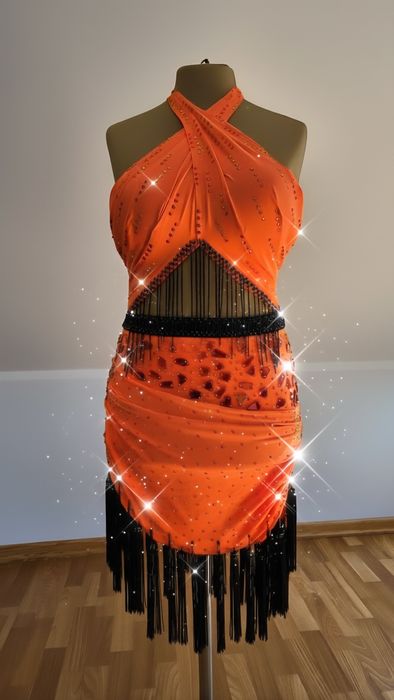 Sukienka latino zdobiona