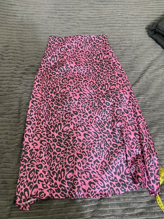 Атласна спідниця