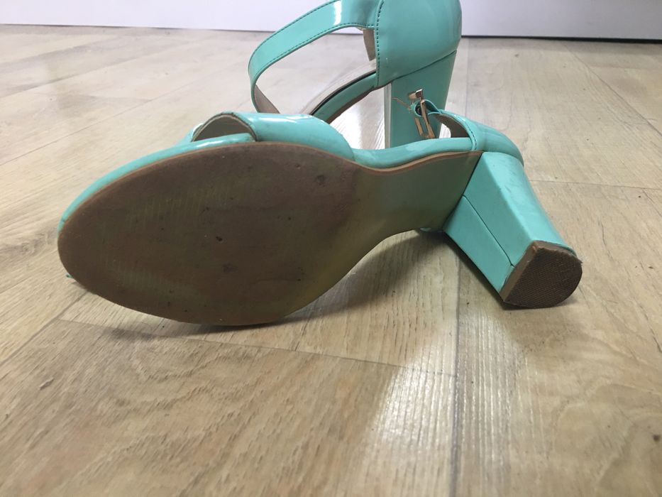 Босоніжки жіночі