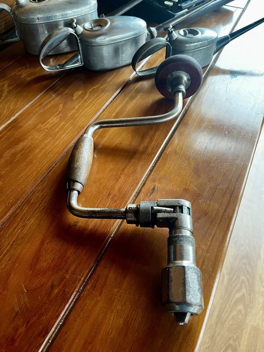 Antigo maquina de furar manual