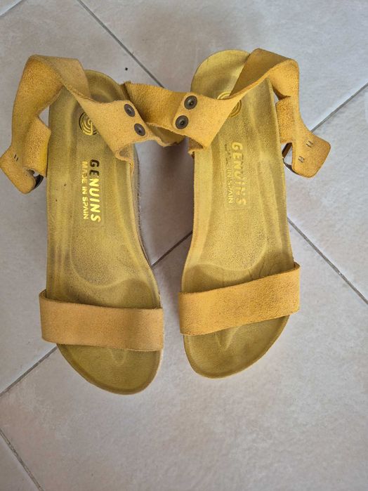Sapatos plataforma em pele