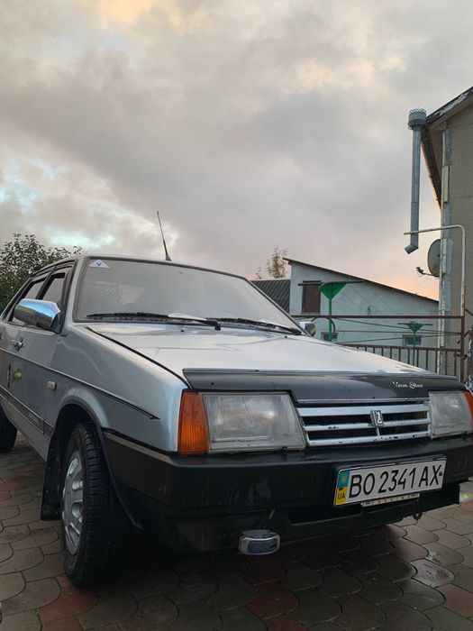 Лада ваз 21099.