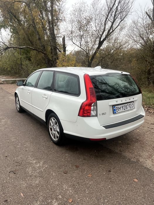 Автомобіль Volvo V 50