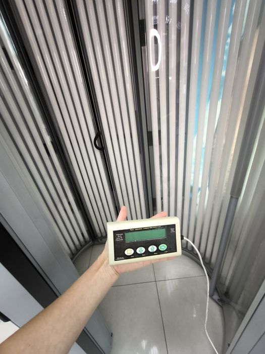 Вертикальний Солярій Ergoline Lounge Turbo Power з роздягальнею 50ламп