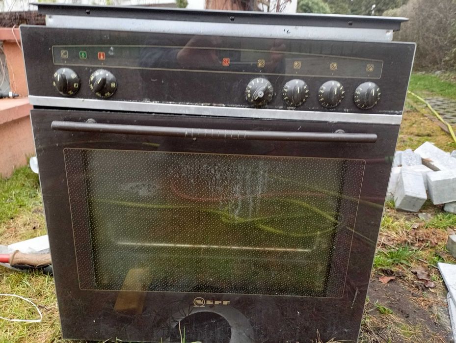 Kuchnia elektryczna niemiecka z płytą elektryczną marki NEFF