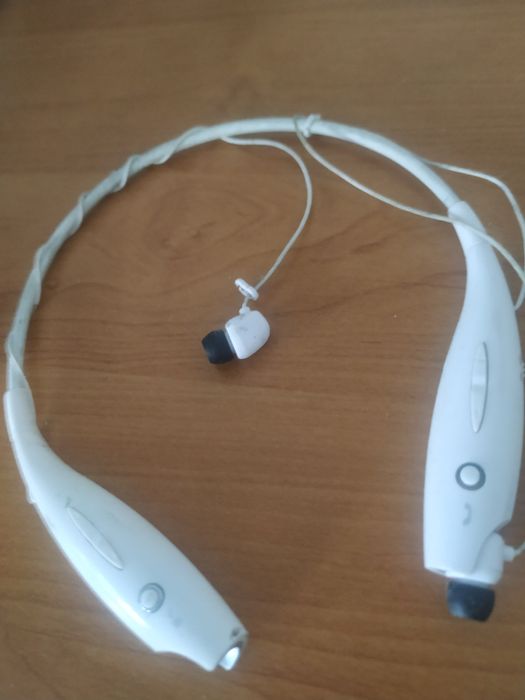 Блютуз наушники. В отличном состоянии.