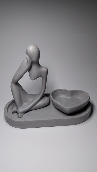 Декоративна гіпсова скульптура з кашпо “Думка”