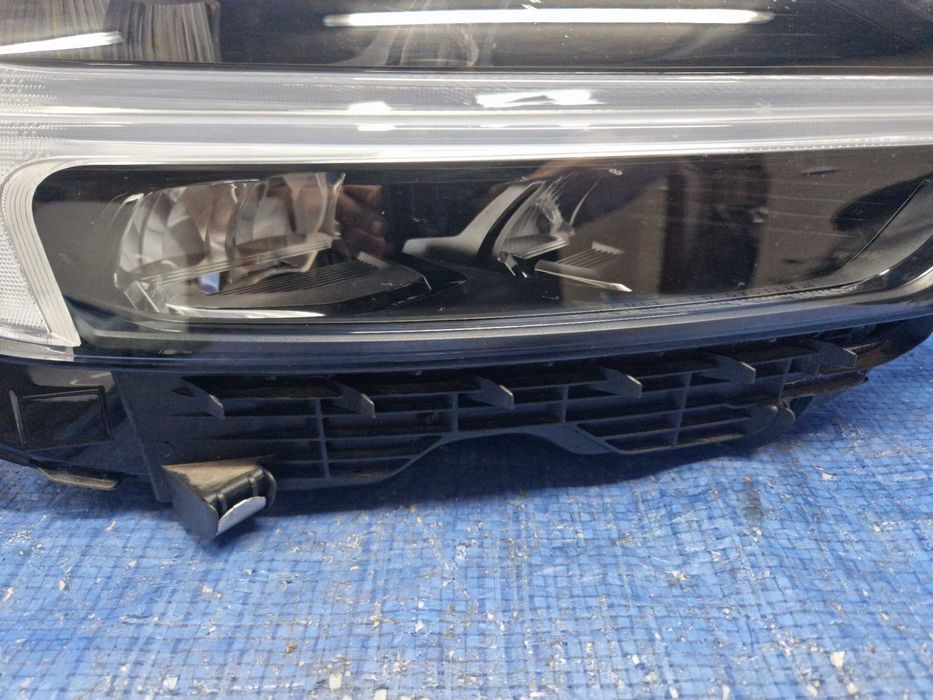 Volvo XC60 II lampa reflektor Prawa Full LED  Oryginał Idealna Europa