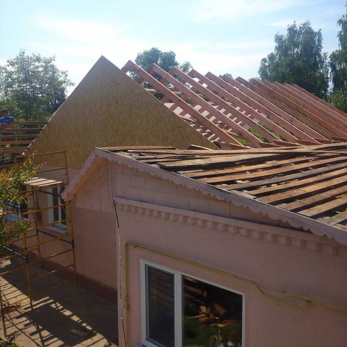 Бригада кровельщиков. Ремонт даху. Водосточка/подшива. Покрівельники