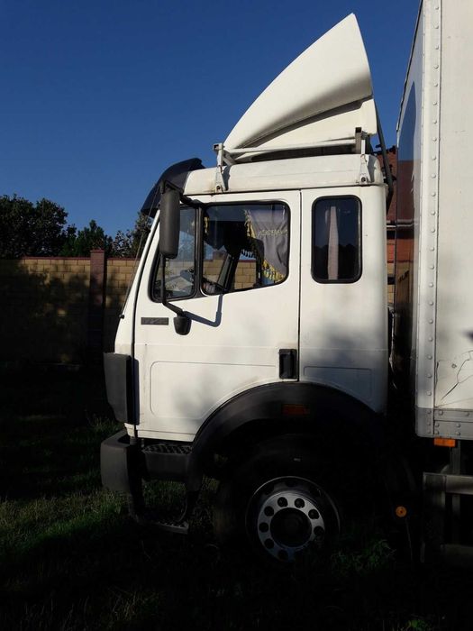 вантажні автомобілі