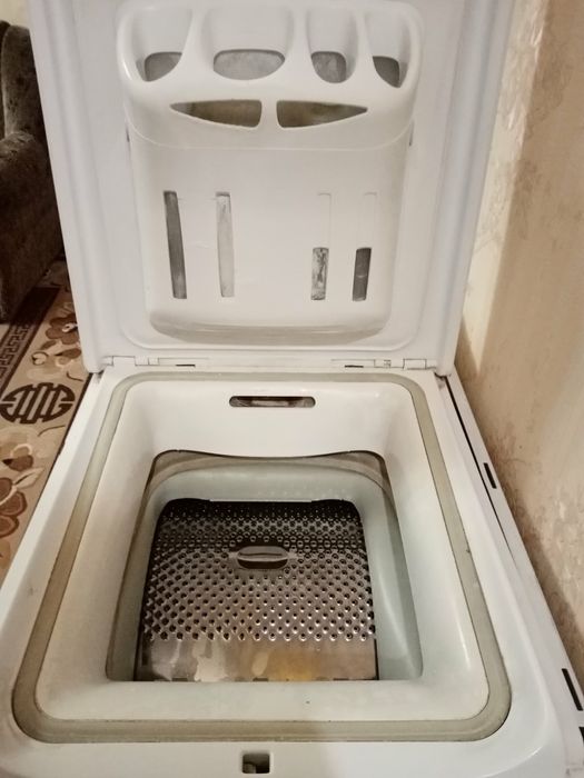 Продам стиральную машинку Whirlpool б/у не работает электроника