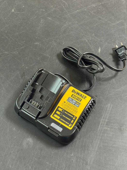 Зарядний пристрій Li-Ion DEWALT DCB112 20В 110В Привезений з сша
