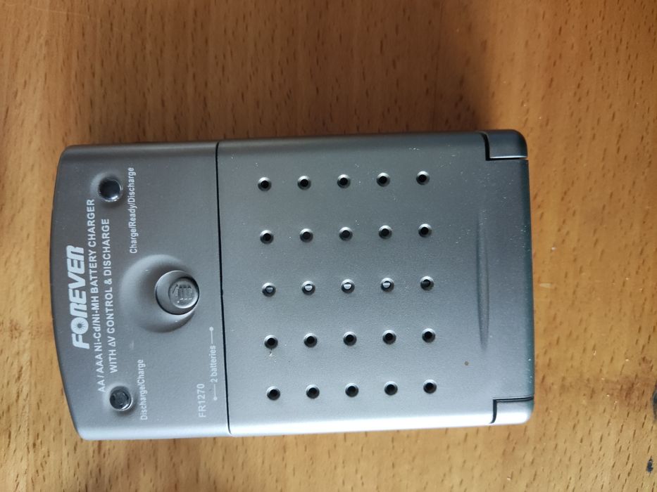 Ładowarka do akumulatorków Forever