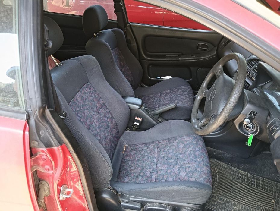 Chapeleira Da Mala Mazda 323