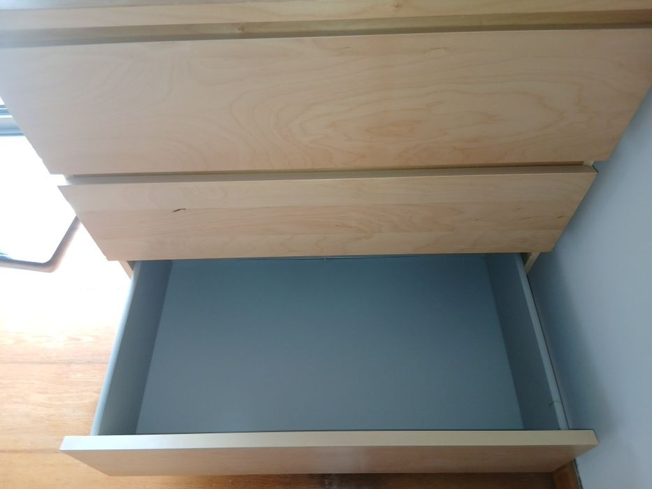 Mesa comoda, camiseiro ikea