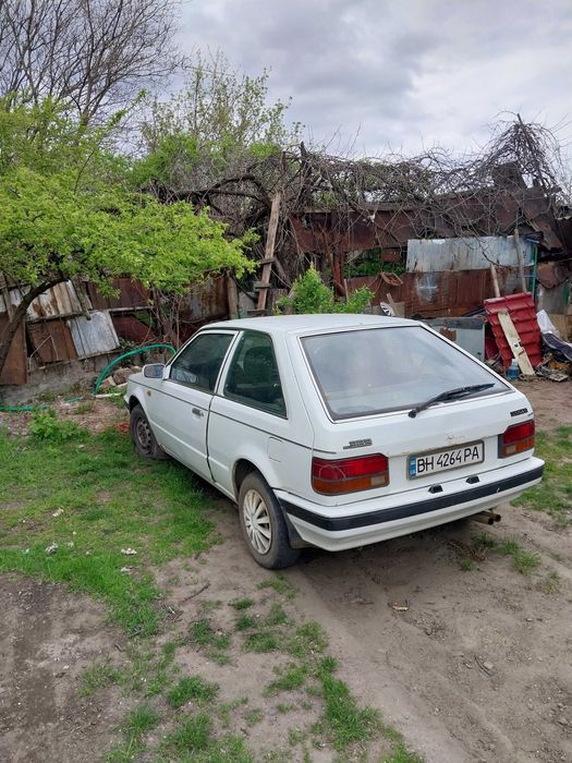 Мазда 323 Mazda автомобиль