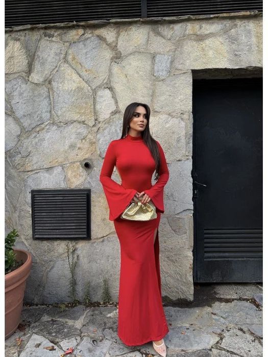 Нарядна довга віскозна сукня максі з відкритою спиною і розрізом