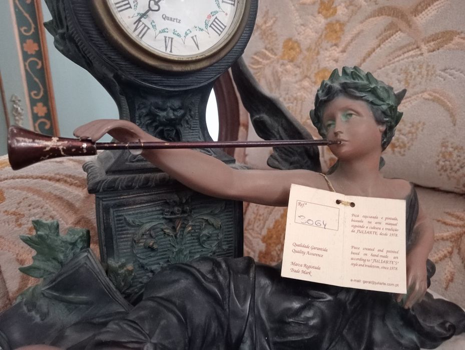 Relógio escultura Juliarte