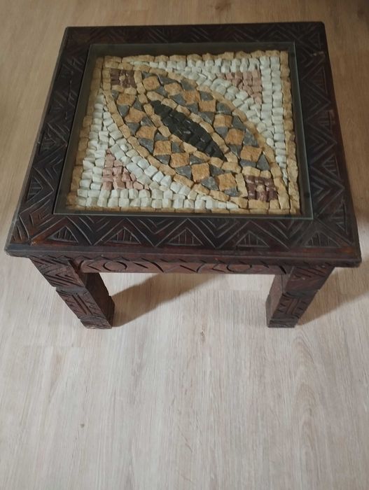 Mesa de apoio em madeira maciça