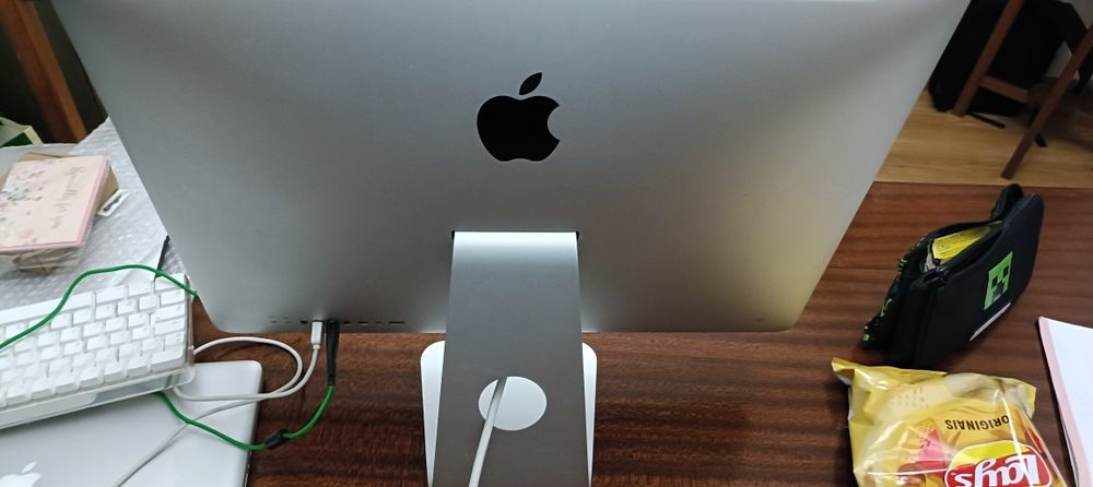 iMac 21,5” i5 Quad-Core / 8GB RAM / 500GB / Muito bom estado