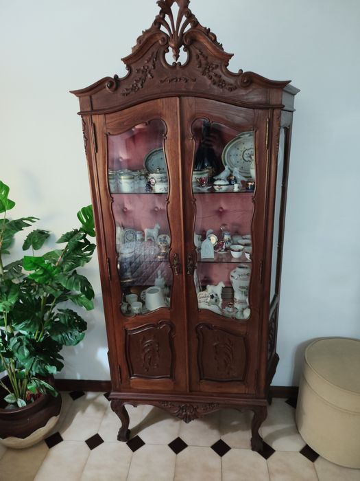 Sala de jantar de estilo antigo – em perfeito estado