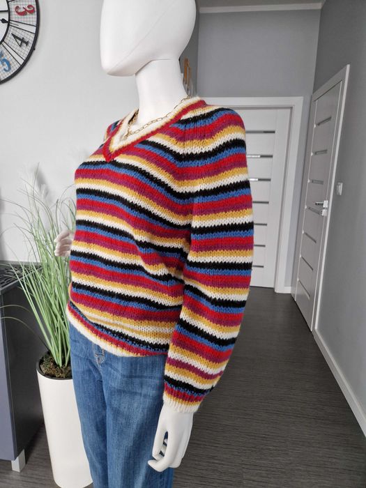 Kolorowy sweter marki Dranella