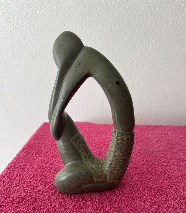 Estatueta em pedra polida (abstrata)