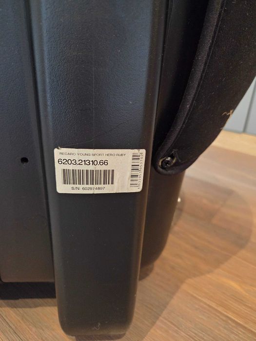 Fotelik RECARO Young Sport Hero Ruby (9-36 kg)