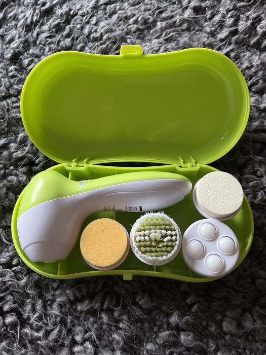 Masażer do pielęgnacji twarzy