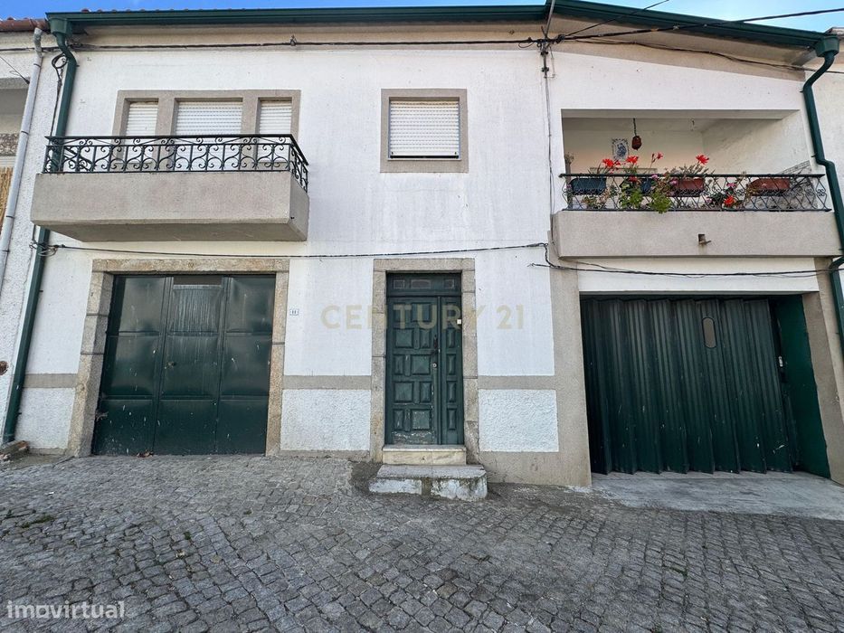 Moradia T4 com adega no Douro Vinhateiro, em Castanheiro do Sul, São J