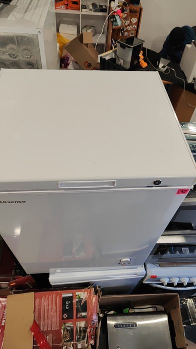 Компактна морозильна скриня Hisense FC184D4AW1 з Європи