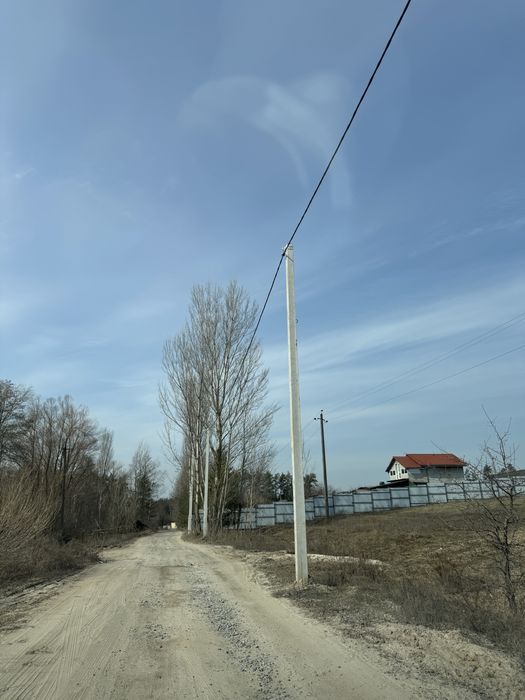 Земельна ділянка 10 соток у центрі Дмитрівки біля озер