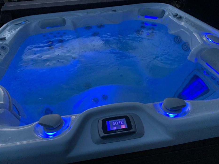 HotSpring Envoy jacuzzi ogrodowe 5 osobowe 236x236 pilot ozonator
