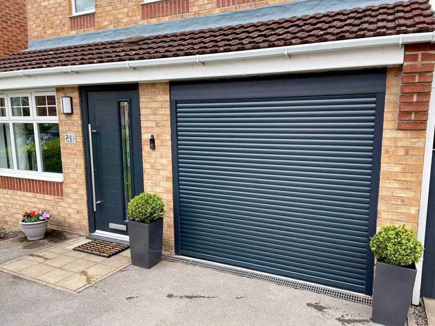 Brama rolowana ocieplana PA55 na wymiar z napędem ALUPROF